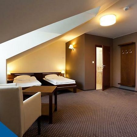 Hotel Podzamcze 多布奇采 外观 照片