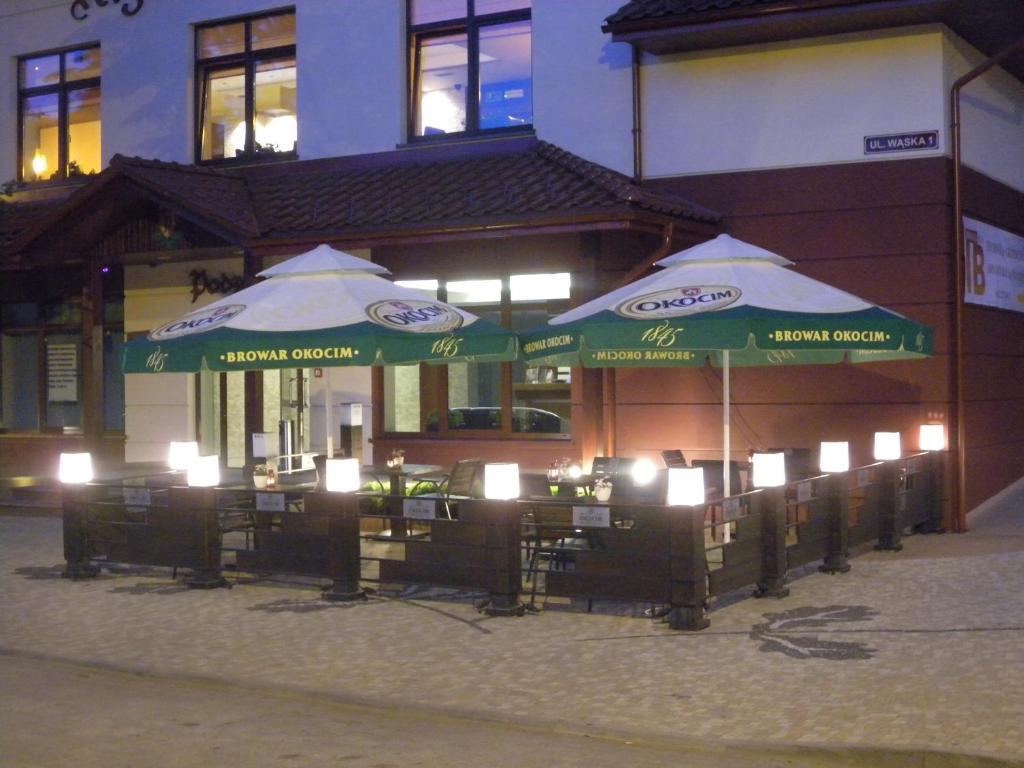 Hotel Podzamcze 多布奇采 外观 照片