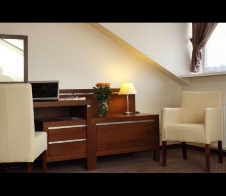 Hotel Podzamcze 多布奇采 外观 照片