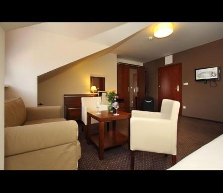 Hotel Podzamcze 多布奇采 外观 照片