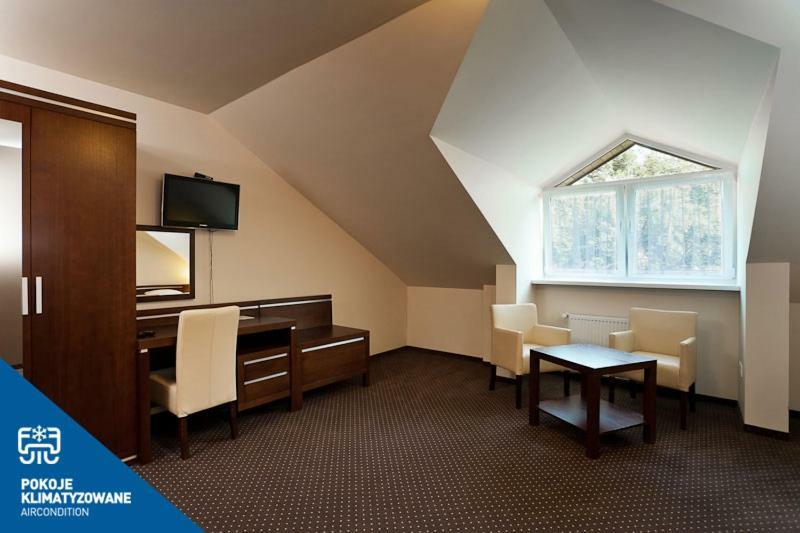 Hotel Podzamcze 多布奇采 外观 照片