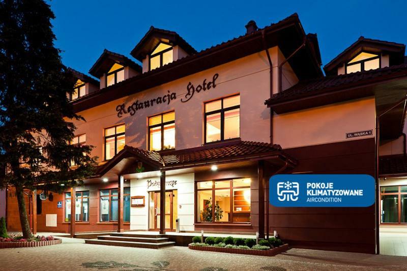 Hotel Podzamcze 多布奇采 外观 照片