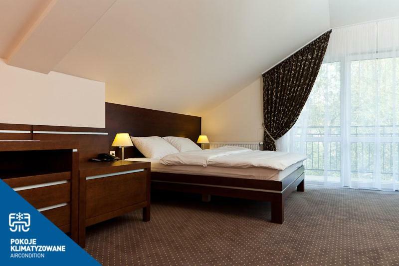 Hotel Podzamcze 多布奇采 外观 照片
