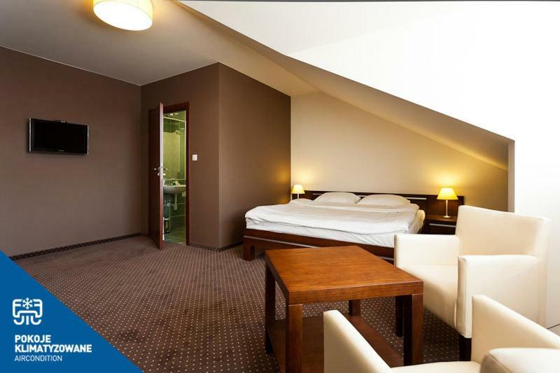 Hotel Podzamcze 多布奇采 外观 照片